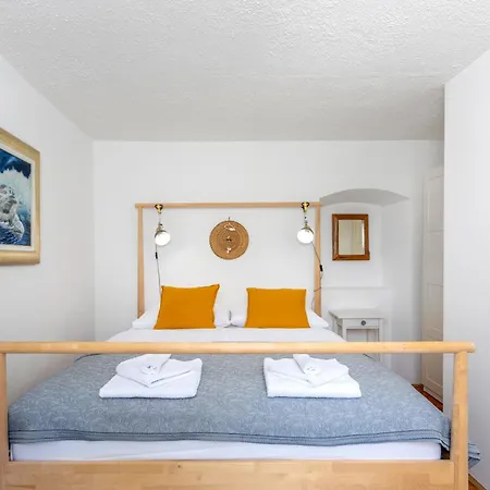 Marak * Vrbnik (Primorje-Gorski Kotar)